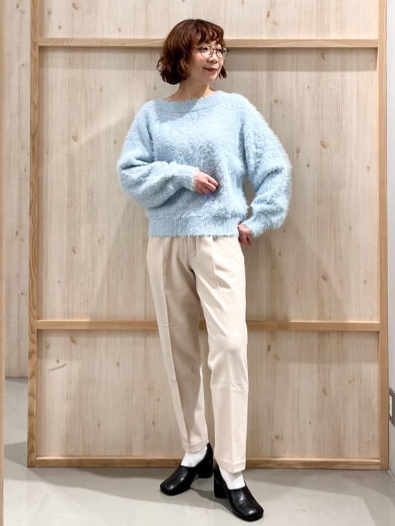 nakoさんの「THE SHOP TK｜着るたびときめく ふんわりフェザーシャギーニット」を使ったコーディネート