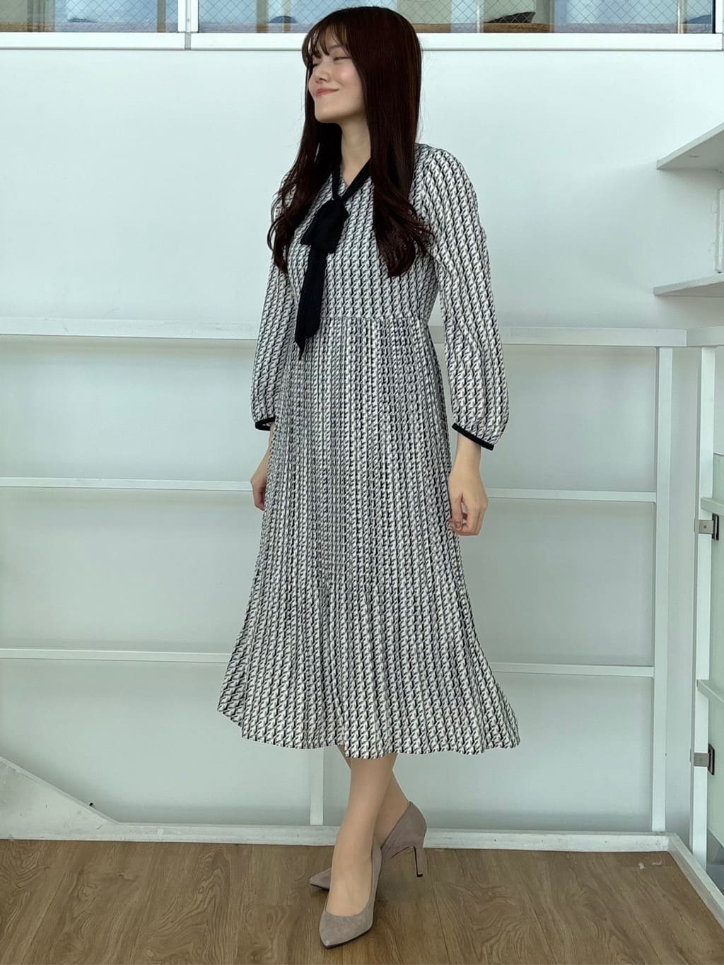 sayaさんの「COUP DE CHANCE｜【リボン取り外し可】幾何柄プリーツワンピース」を使ったコーディネート