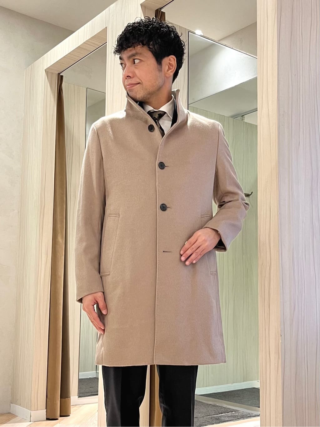 URAさんの「TAKEO KIKUCHI｜【ウールカシミヤブレンド】ビーバー調 スタンドカラー コート」を使ったコーディネート