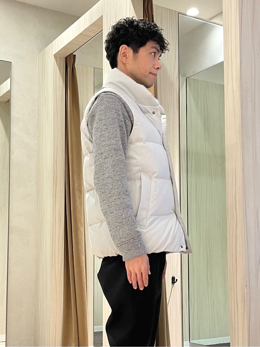 URAさんの「TAKEO KIKUCHI｜【袖取り外し可】デタッチャブル ダウンブルゾン」を使ったコーディネート