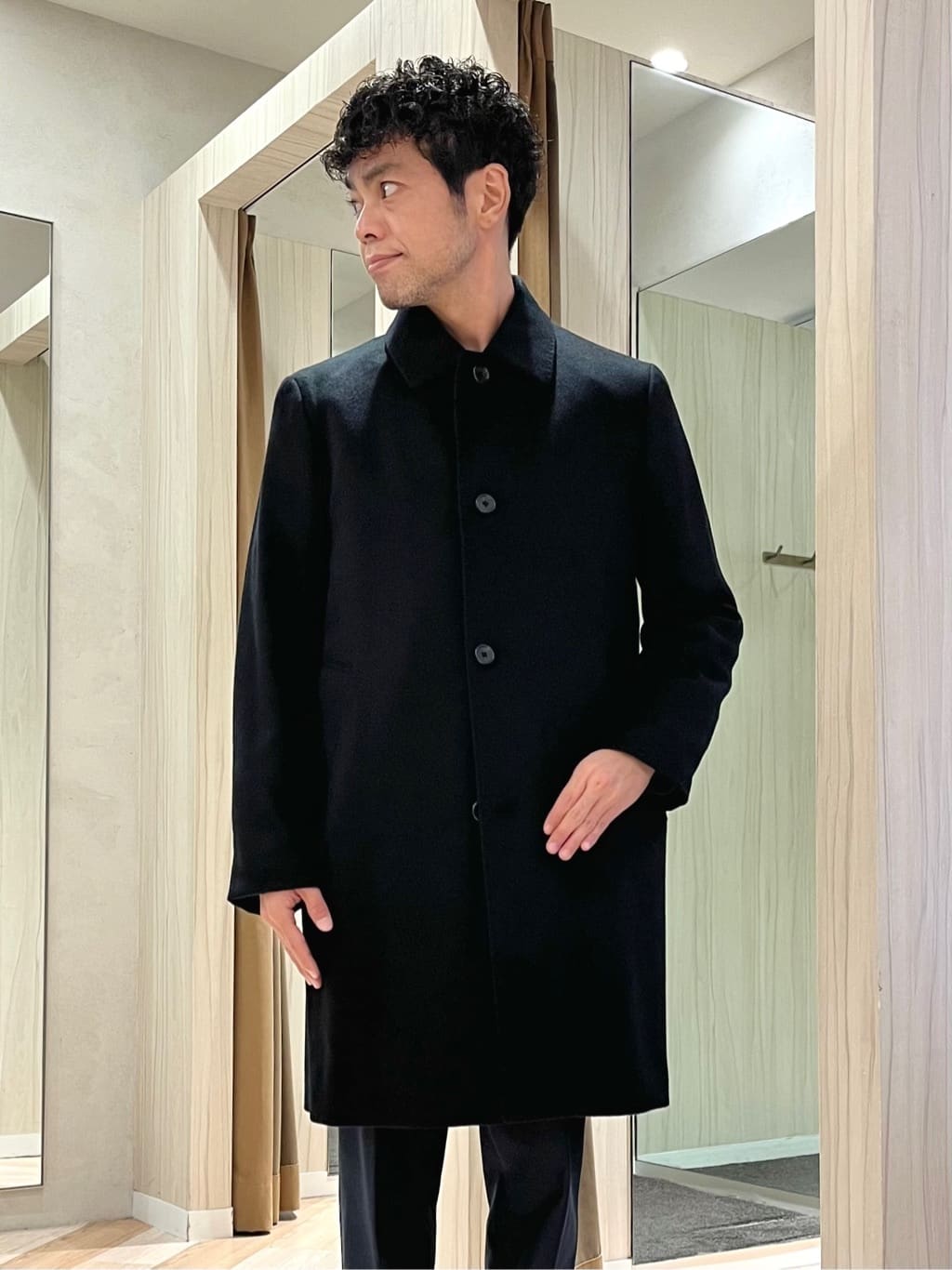 URAさんの「TAKEO KIKUCHI｜カシミヤブレンド ビーバー調ステンカラーコート」を使ったコーディネート