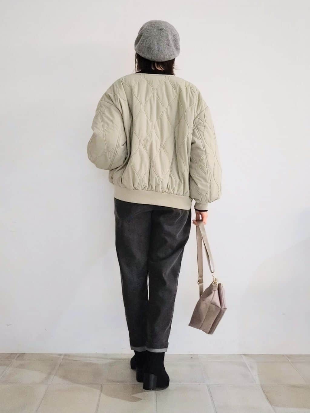 miomioさんの「SHOO･LA･RUE｜【高レビュー/SS-LL/美脚シルエット】自然に体型カバー イージーデニム テーパードパンツ」を使ったコーディネート