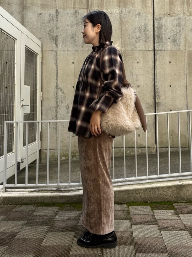 chさんの「THE SHOP TK｜起毛オンブレフリルブラウス」を使ったコーディネート