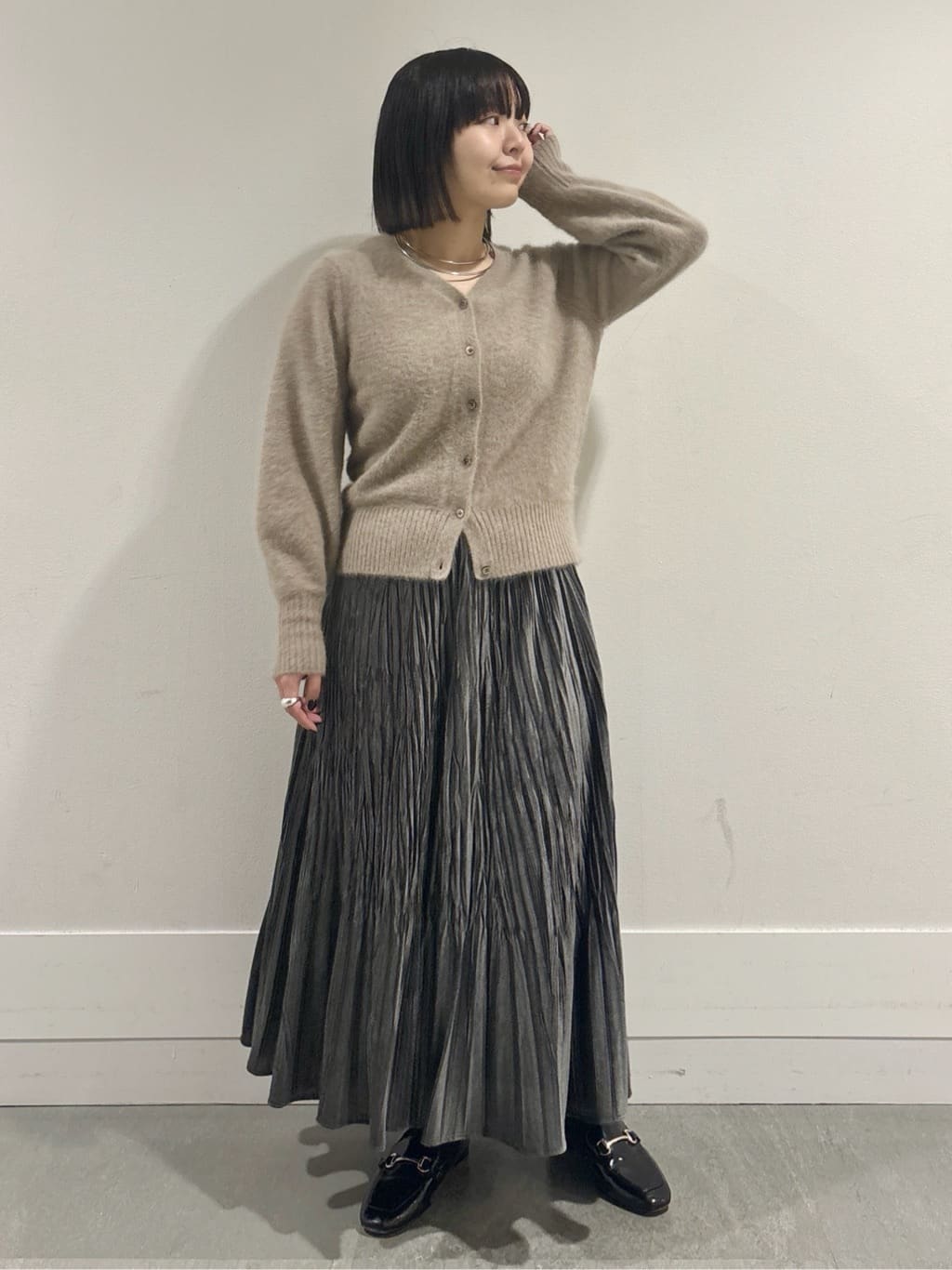モエカさんの「UNTITLED｜【ふわふわニット/前後2WAY】フォックスカシミヤカーディガン」を使ったコーディネート