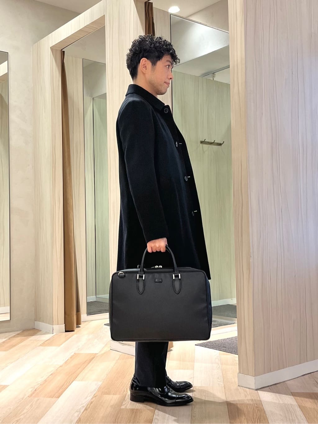 URAさんの「TAKEO KIKUCHI｜カシミヤブレンド ビーバー調ステンカラーコート」を使ったコーディネート