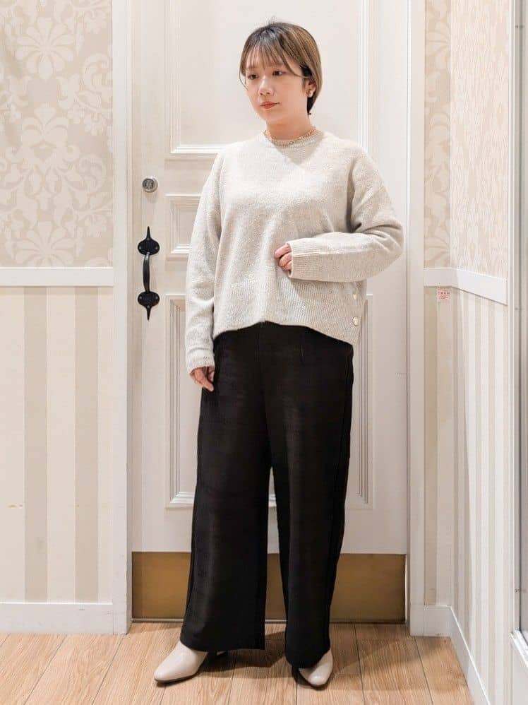 minさんの「grove｜【洗える】レイヤードにもおすすめ！サイド釦ニット」を使ったコーディネート
