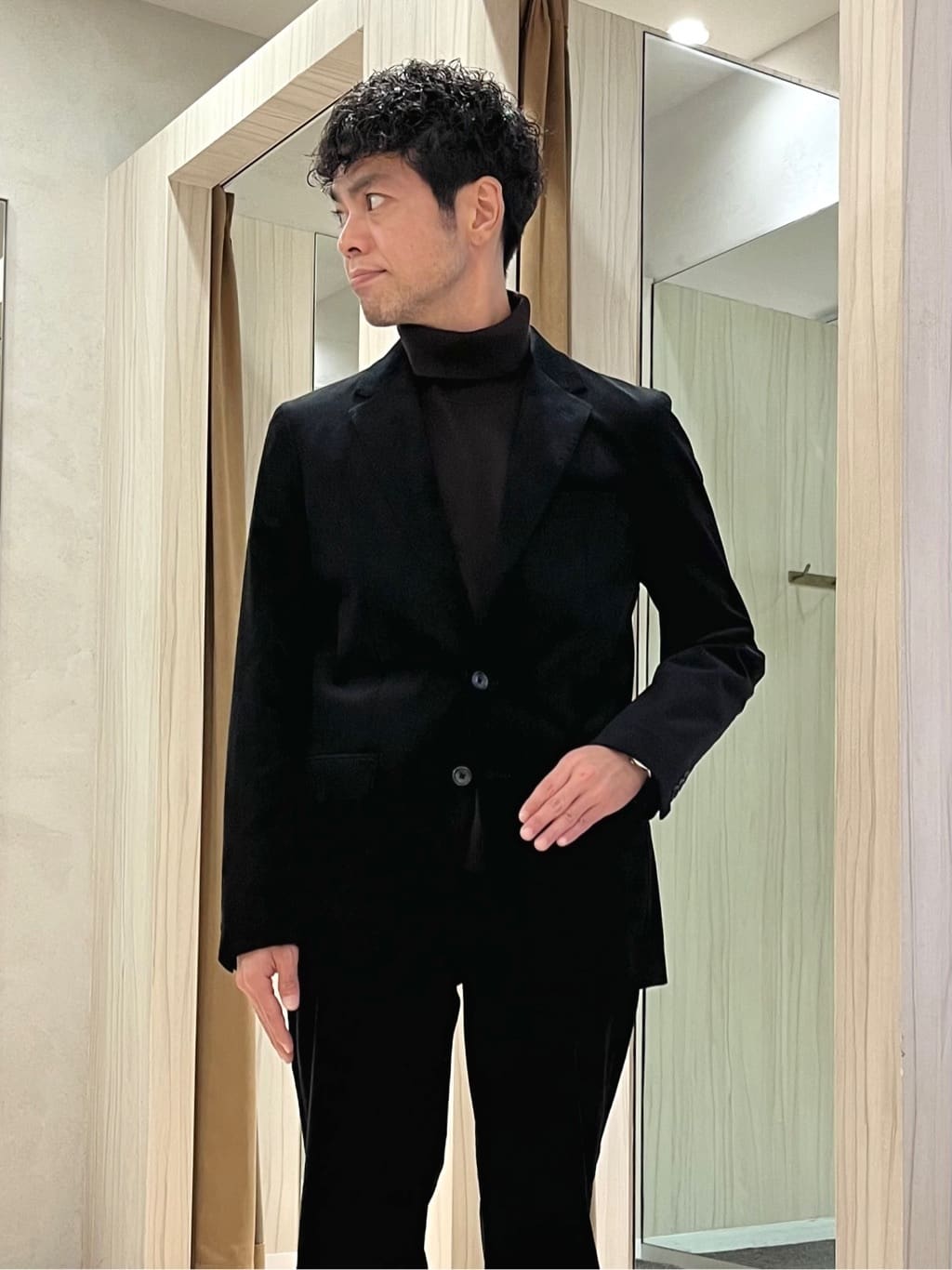 URAさんの「TAKEO KIKUCHI｜【Sサイズ～】ストレッチコーデュロイ ジャケット」を使ったコーディネート