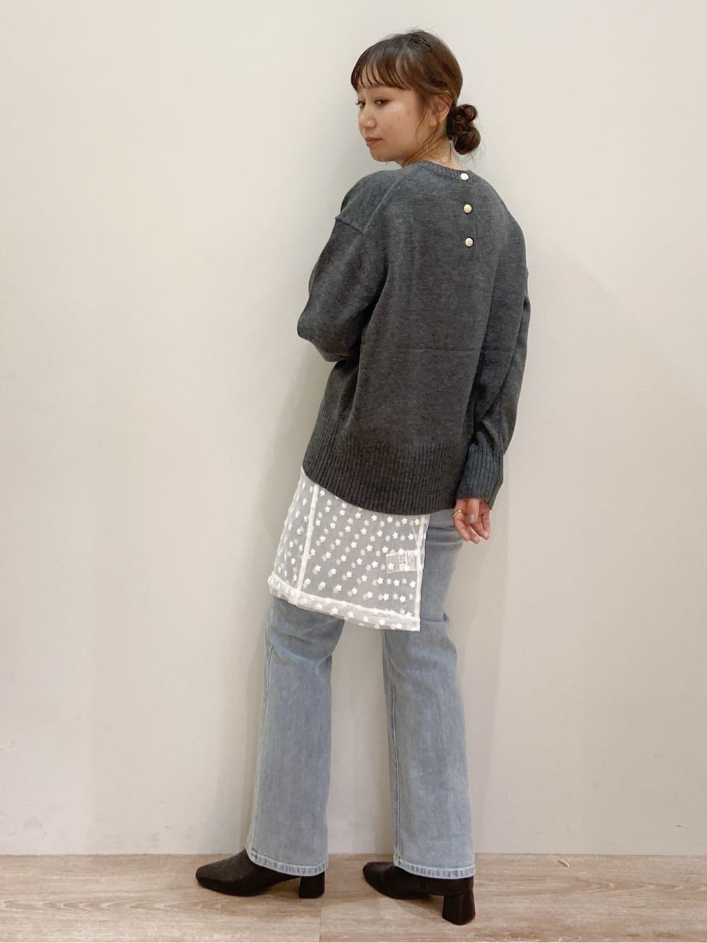 risayanさんの「OPAQUE.CLIP｜チュールフラワー刺繍シアートップス【洗濯機OK】」を使ったコーディネート
