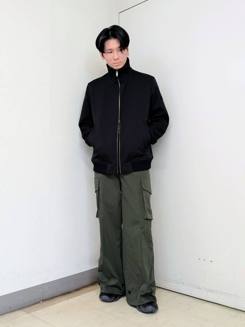 ryoさんの「TAKEO KIKUCHI｜【JUST ONE LAYER】ダウンファブリック ジップアップ リブ ブルゾン」を使ったコーディネート