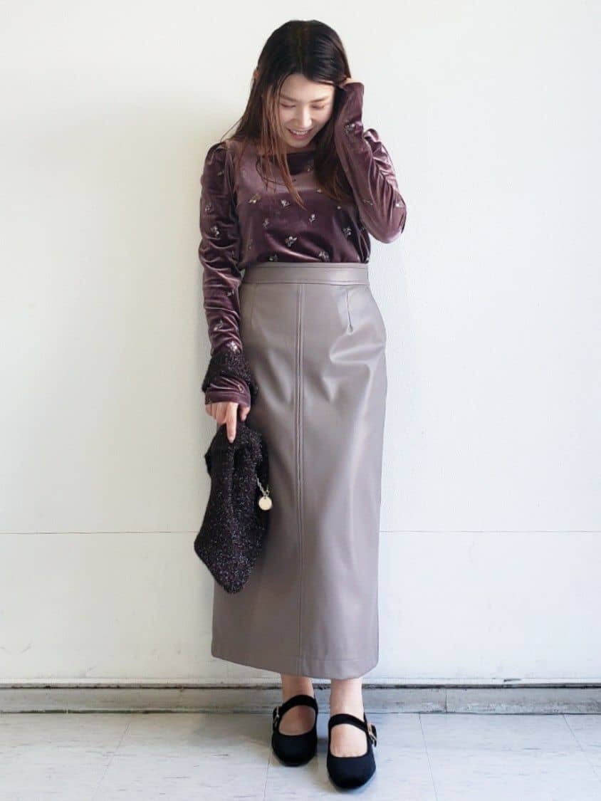 Riaさんの「index｜バックシャン小花刺繍ベロアトップス【洗濯機OK】」を使ったコーディネート