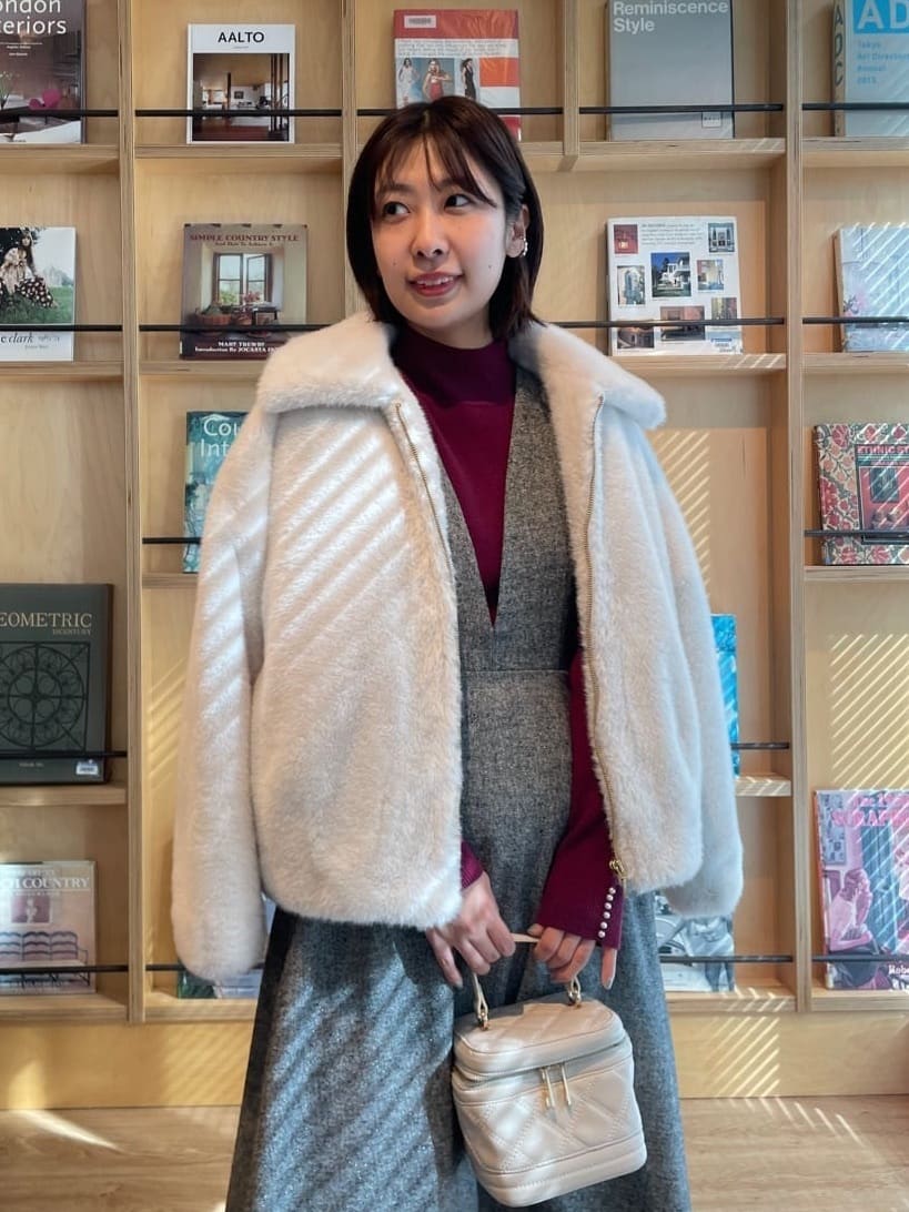 abeさんの「Couture brooch｜【ふわふわ・上品】ミンクフェイクファーアウター」を使ったコーディネート