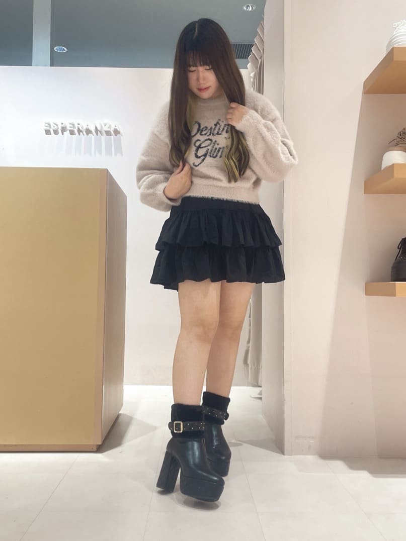 ほのかさんの「ESPERANZA｜【ラク盛り／ショートブーツ】リピーター続出／脚長美脚 マルチWAYショートブーツ」を使ったコーディネート