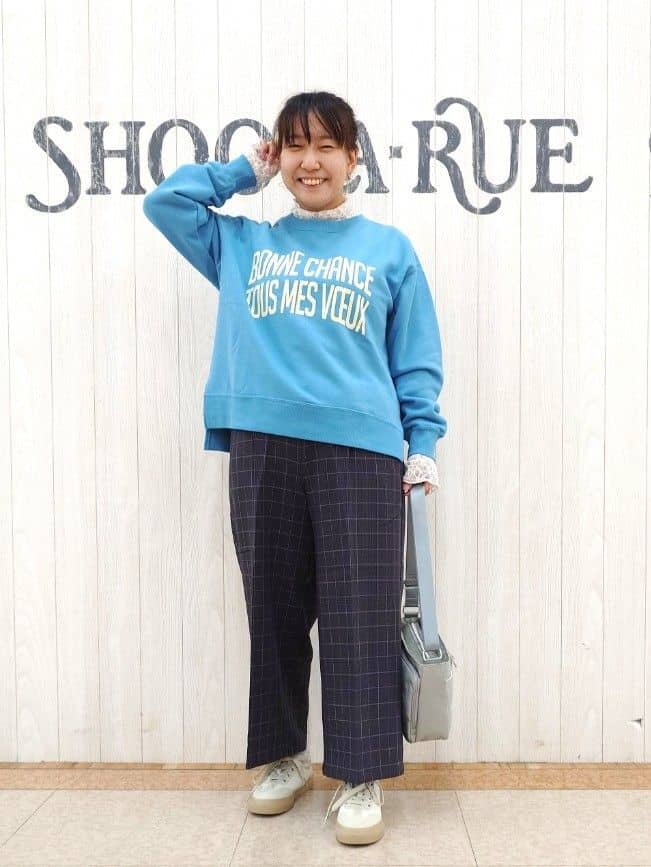 とろろさんの「SHOO･LA･RUE｜グラフィックアソート裏毛スウェット」を使ったコーディネート