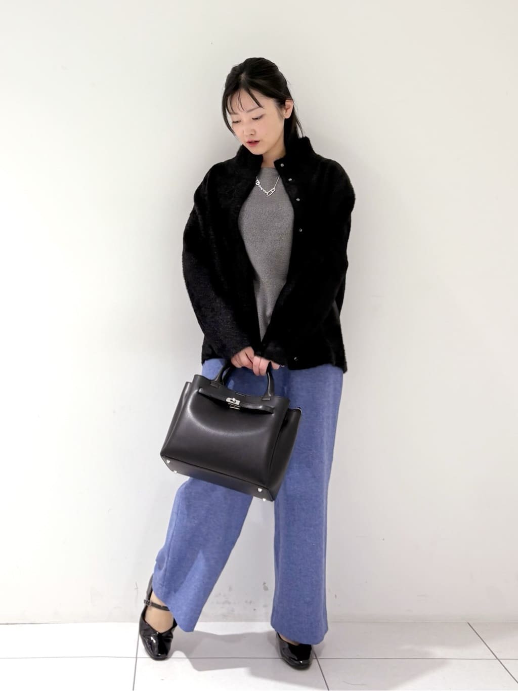 momokoさんの「INDIVI｜スタンドネック シャギーモールニット」を使ったコーディネート