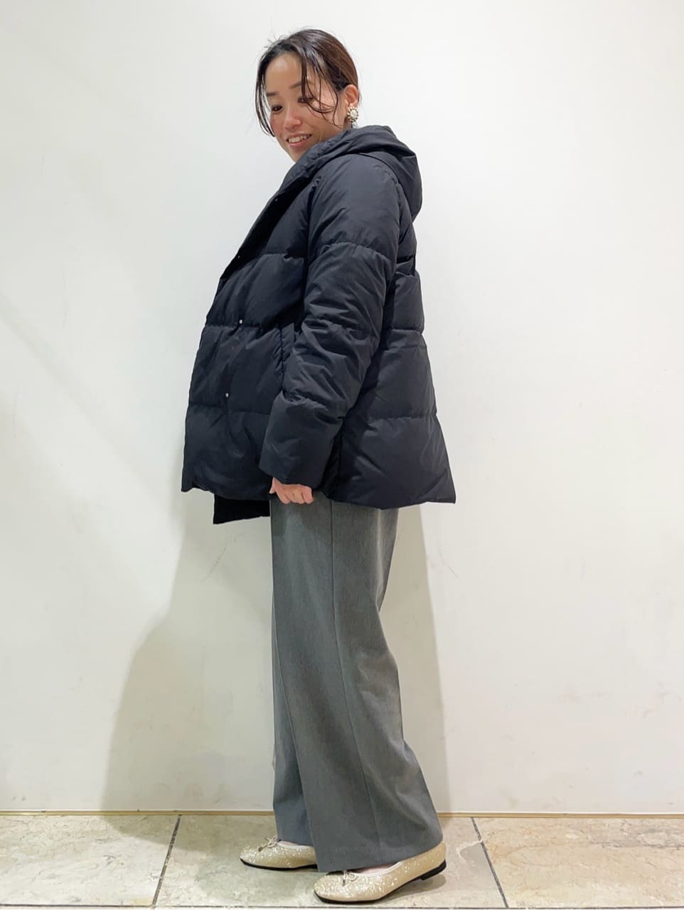 ともも。さんの「OPAQUE.CLIP｜撥水フードミドルダウンコート【防風／抗菌防臭／洗濯機OK】《S～LL》」を使ったコーディネート