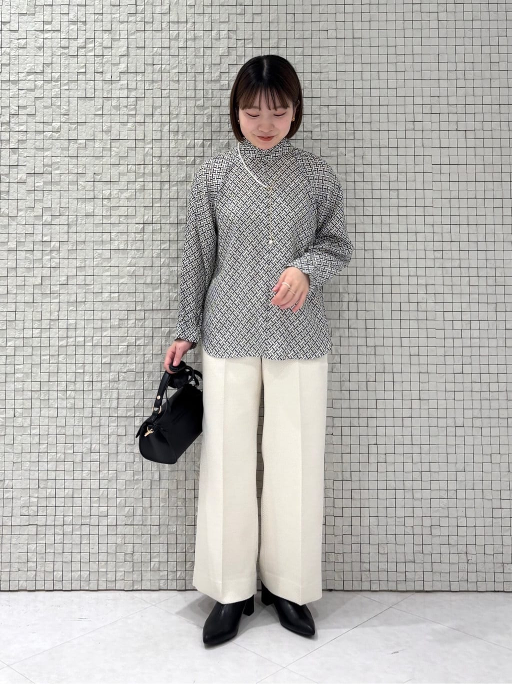sakuさんの「INDIVI｜ジオメプリントボウタイブラウス」を使ったコーディネート