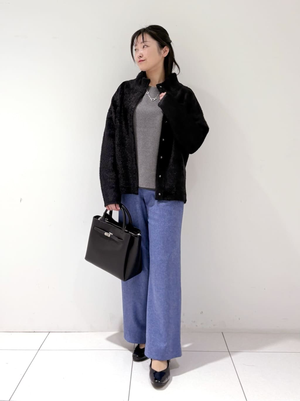 momokoさんの「INDIVI｜スタンドネック シャギーモールニット」を使ったコーディネート