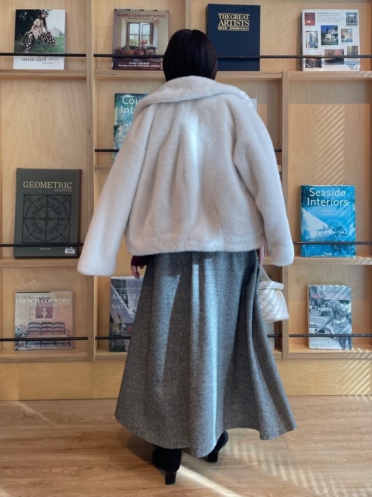 abeさんの「Couture brooch｜【ふわふわ・上品】ミンクフェイクファーアウター」を使ったコーディネート
