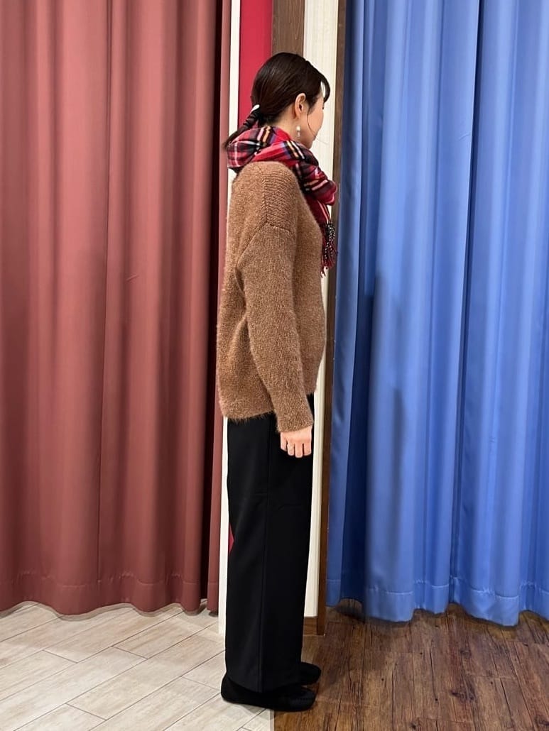 muさんの「SHOO･LA･RUE｜【S-LL/ゆったり】ふわふわシャギー 大人レディなニット」を使ったコーディネート