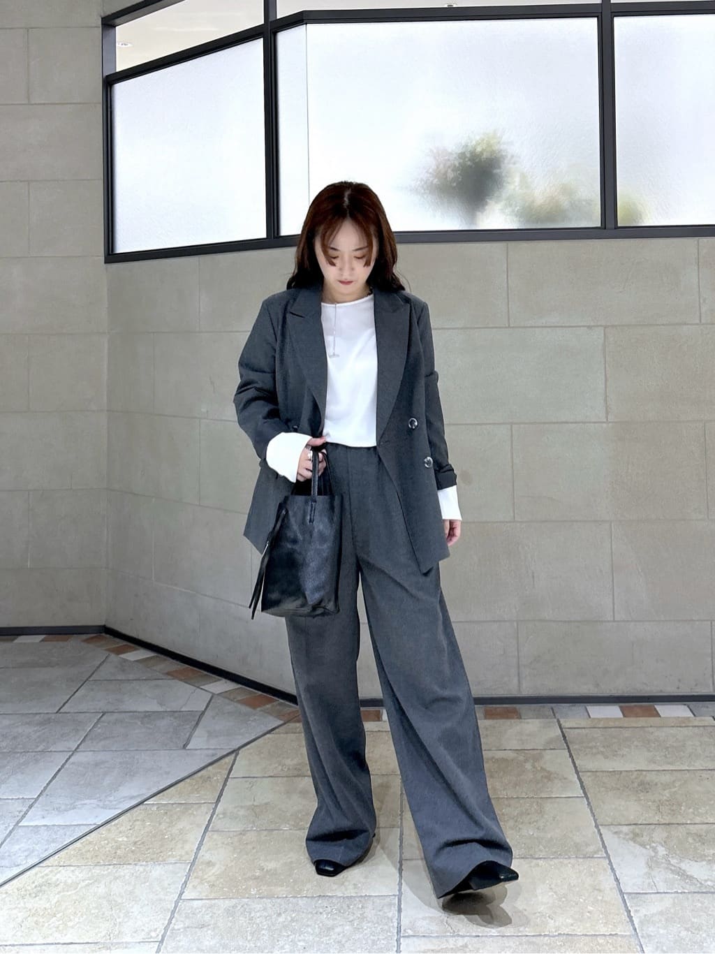 よねさんの「INDIVI｜【再入荷】パネルストレッチショートブーツ」を使ったコーディネート