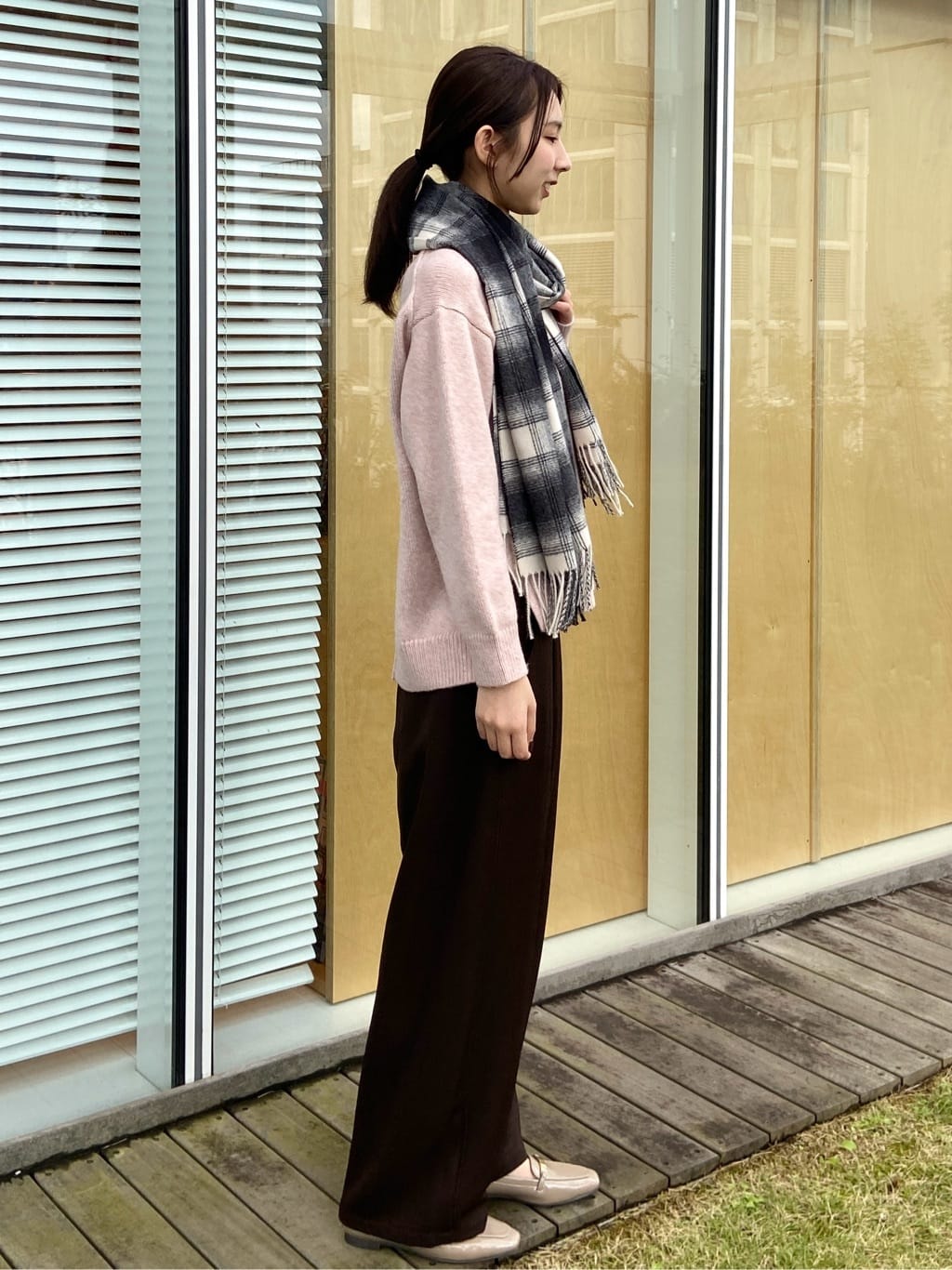 めぐさんの「OPAQUE.CLIP｜リラクシークルーネックニット【洗濯機OK】」を使ったコーディネート