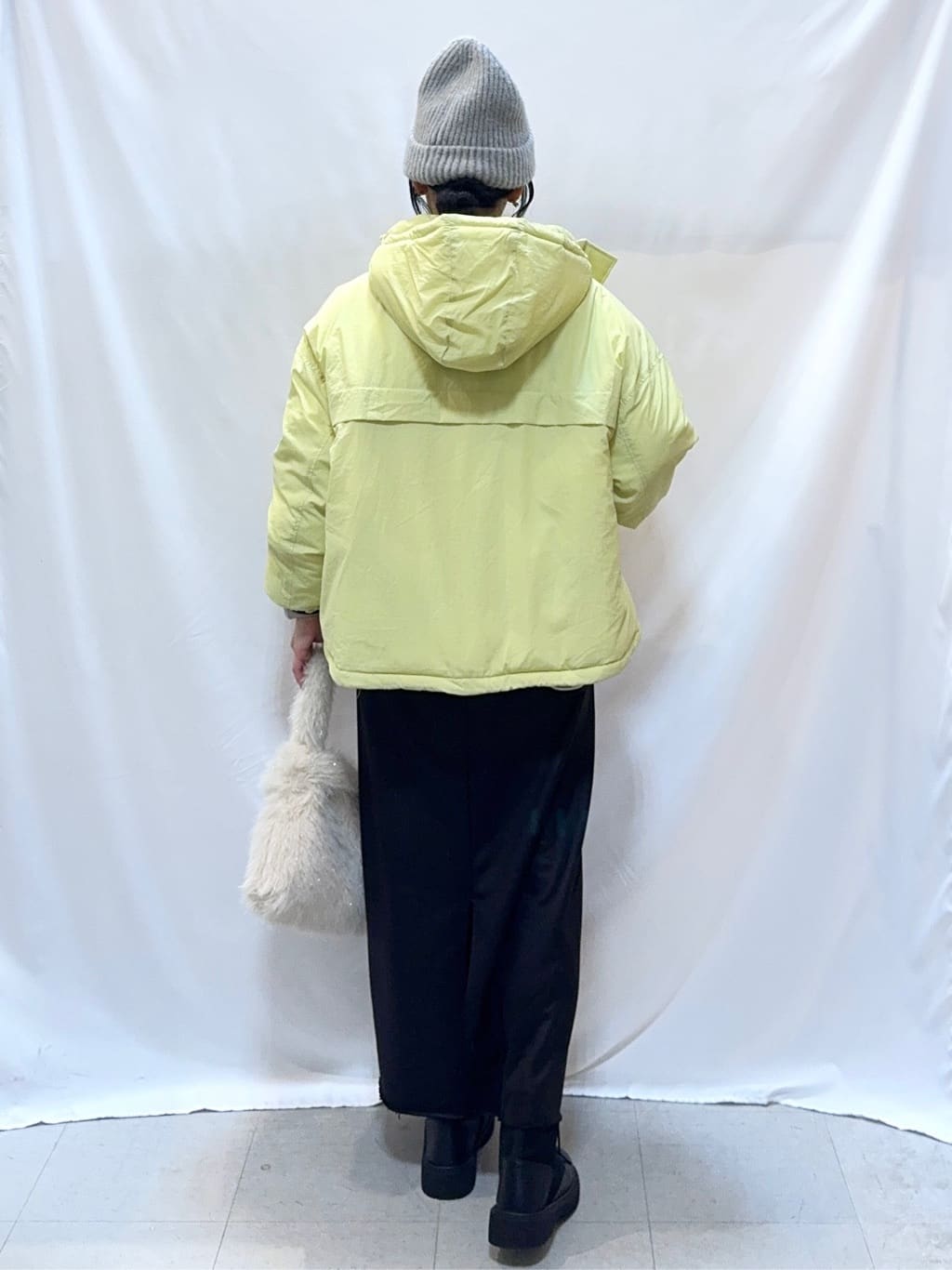 𝐇𝐢𝐫𝐨𝐦𝐢さんの「SHOO･LA･RUE｜【撥水/あったか】たっぷり着られる 中綿モンスターショートコート」を使ったコーディネート