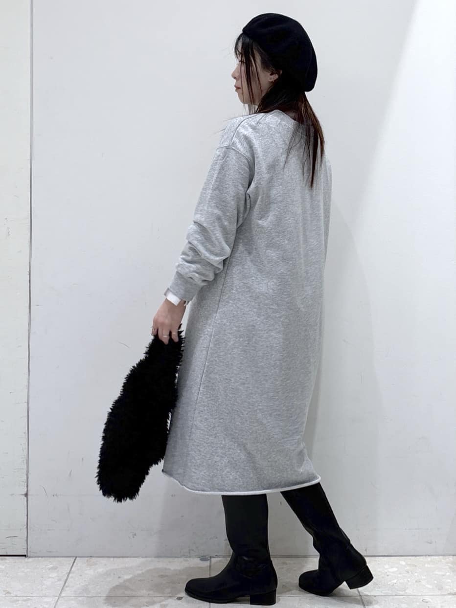 mameさんの「OPAQUE.CLIP｜ロゴプリント裏毛ワンピース【洗濯機OK】」を使ったコーディネート