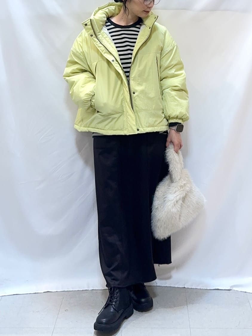 𝐇𝐢𝐫𝐨𝐦𝐢さんの「SHOO･LA･RUE｜【撥水/あったか】たっぷり着られる 中綿モンスターショートコート」を使ったコーディネート