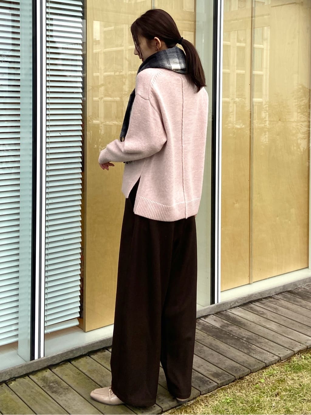 めぐさんの「OPAQUE.CLIP｜リラクシークルーネックニット【洗濯機OK】」を使ったコーディネート