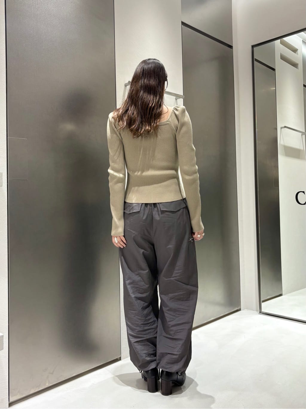 iwamiさんの「CODE A｜Airy volume cargo」を使ったコーディネート