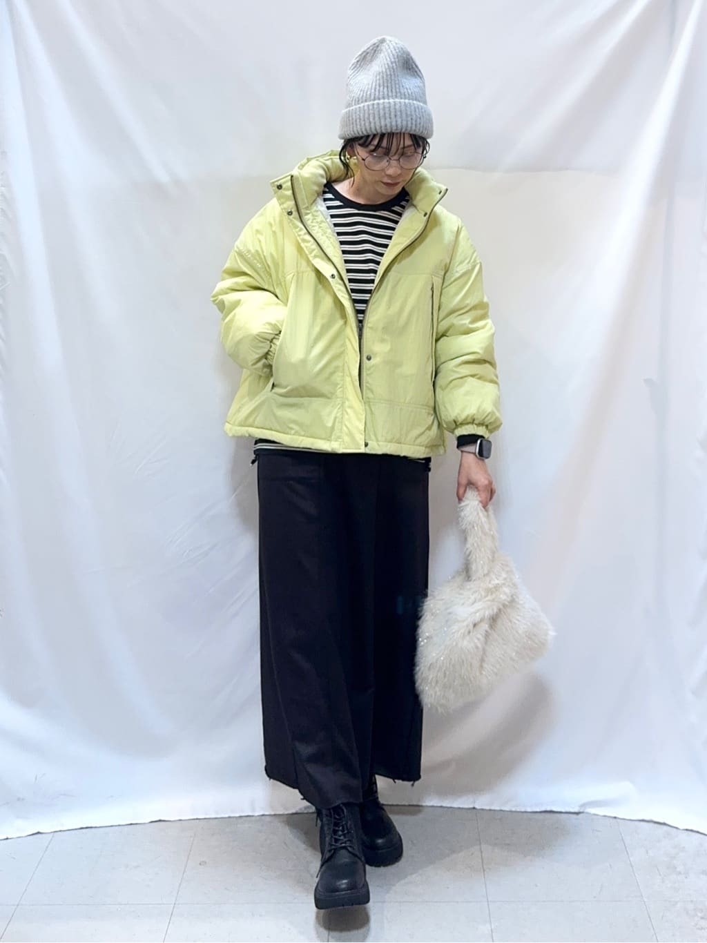 𝐇𝐢𝐫𝐨𝐦𝐢さんの「SHOO･LA･RUE｜【撥水/あったか】たっぷり着られる 中綿モンスターショートコート」を使ったコーディネート