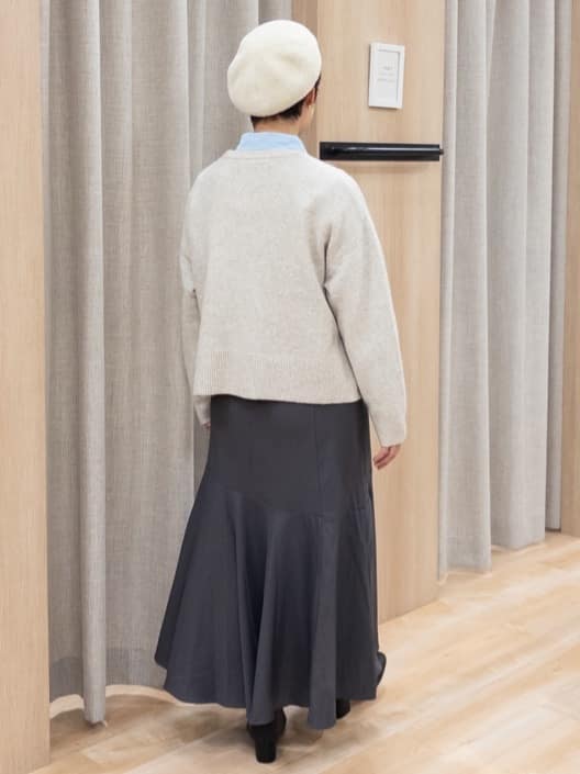 シュウコさんの「grove｜【洗える】レイヤードにもおすすめ！サイド釦ニット」を使ったコーディネート