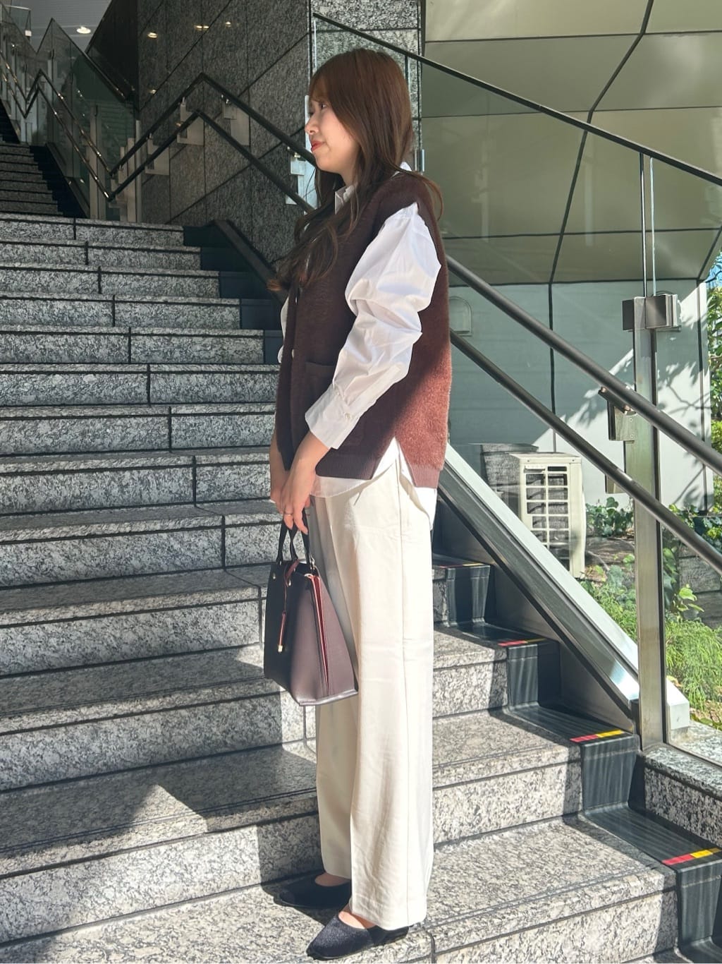 Risaさんの「OPAQUE.CLIP｜ポケット刺繍レギュラーカラーシャツ【洗濯機OK】」を使ったコーディネート