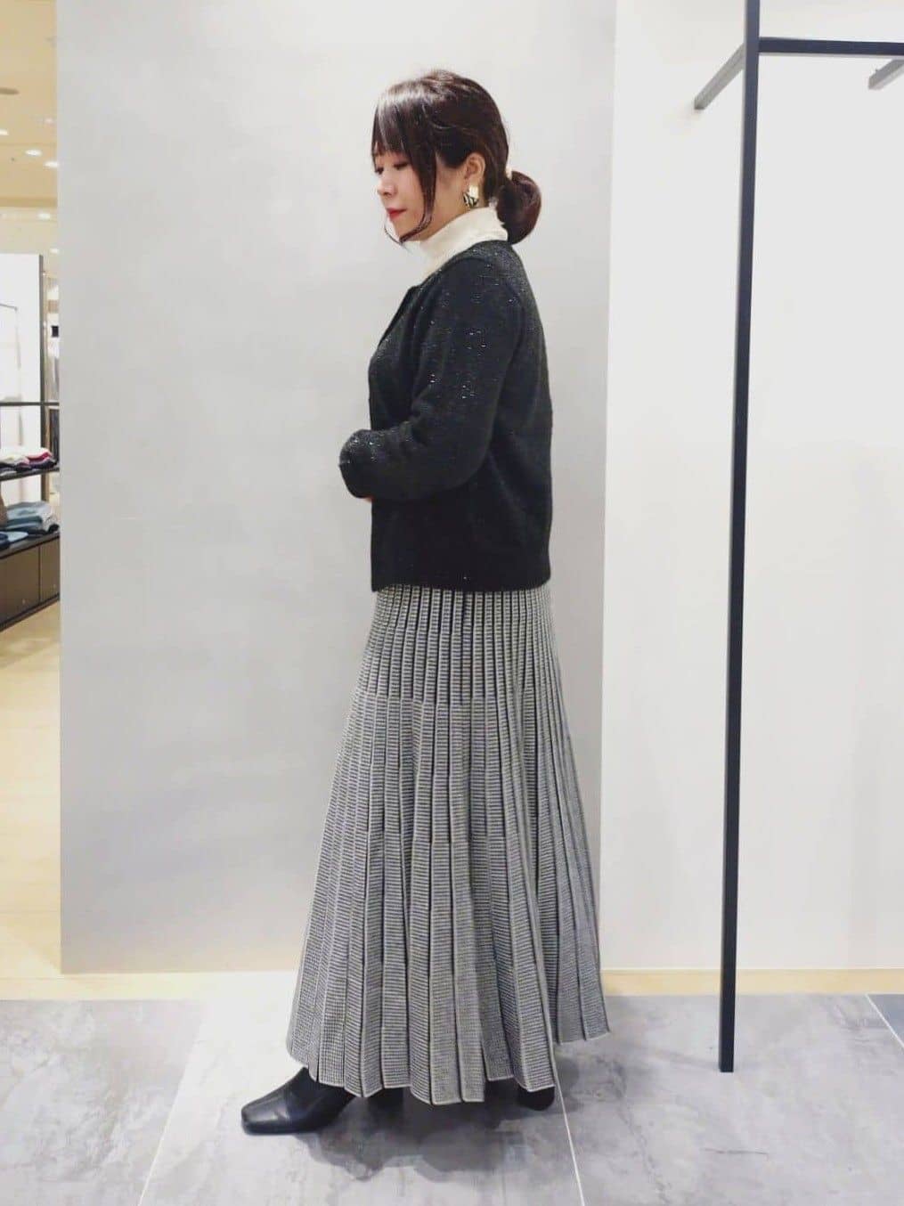 TOMOMIさんの「INDIVI｜【洗える】ラメニットカーディガン」を使ったコーディネート