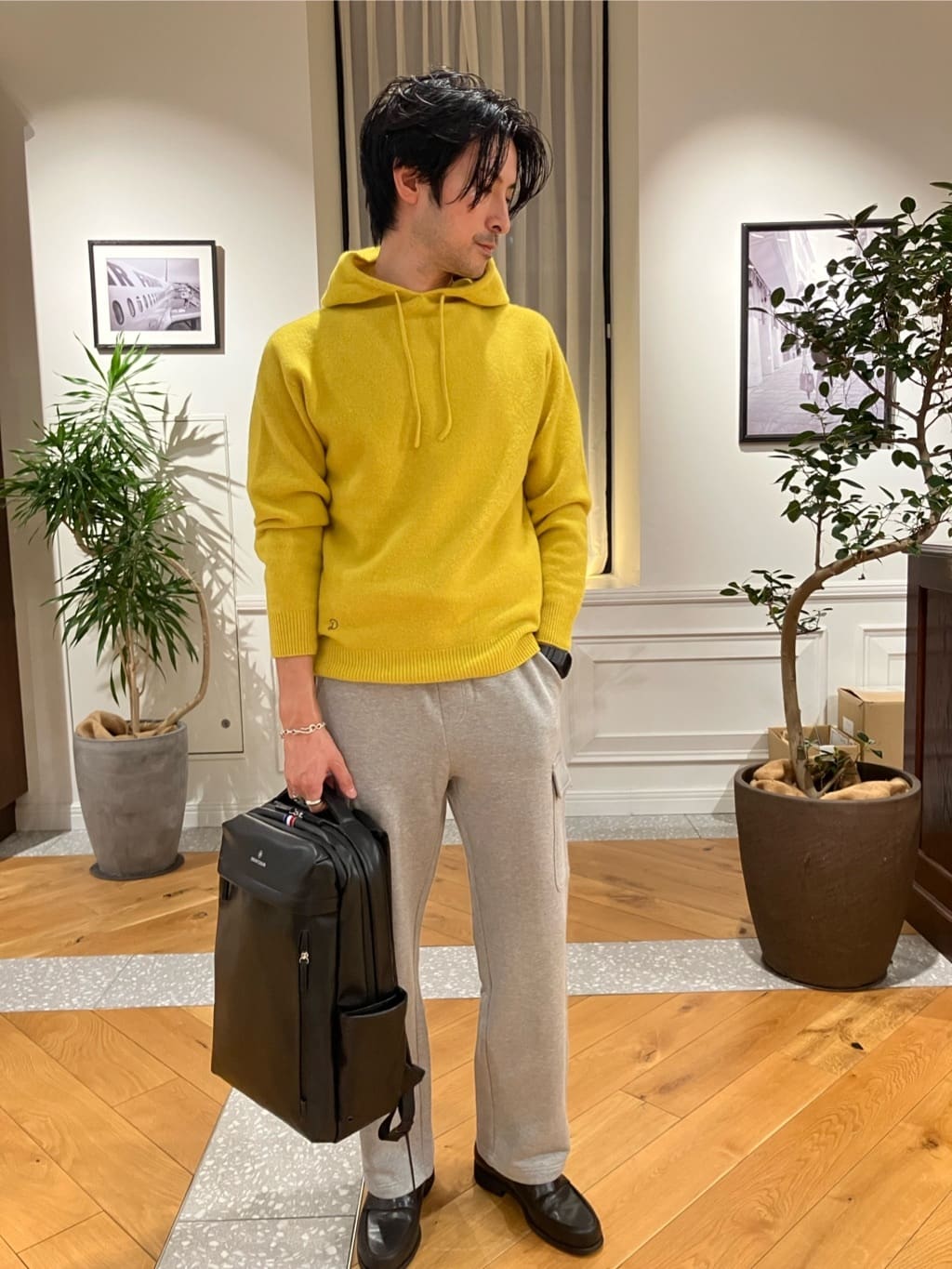 junyaさんの「DRESSTERIOR｜◆カシミヤブレンドフードニット」を使ったコーディネート