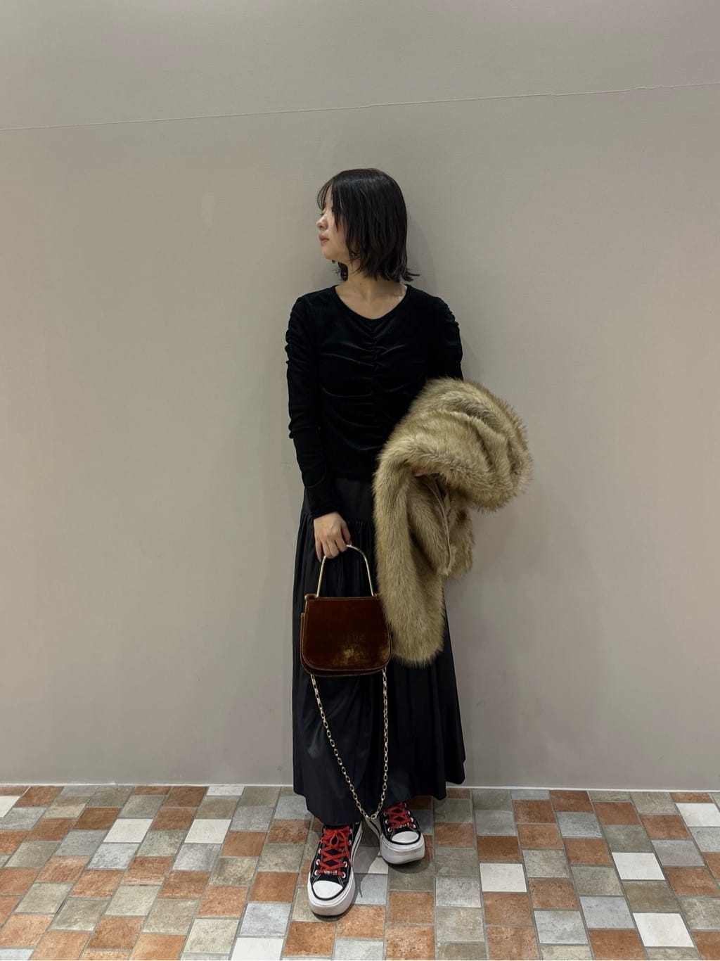 みゆさんの「INDIVI｜レザーライクマキシスカート」を使ったコーディネート