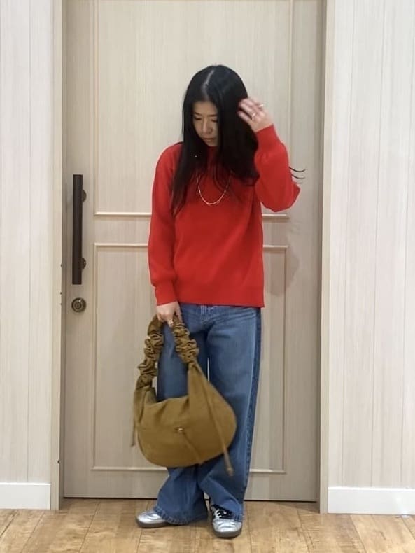 ERIさんの「SHOO･LA･RUE｜【洗える/毛玉レス】表面がきれいなハイネックバックスリットニット」を使ったコーディネート