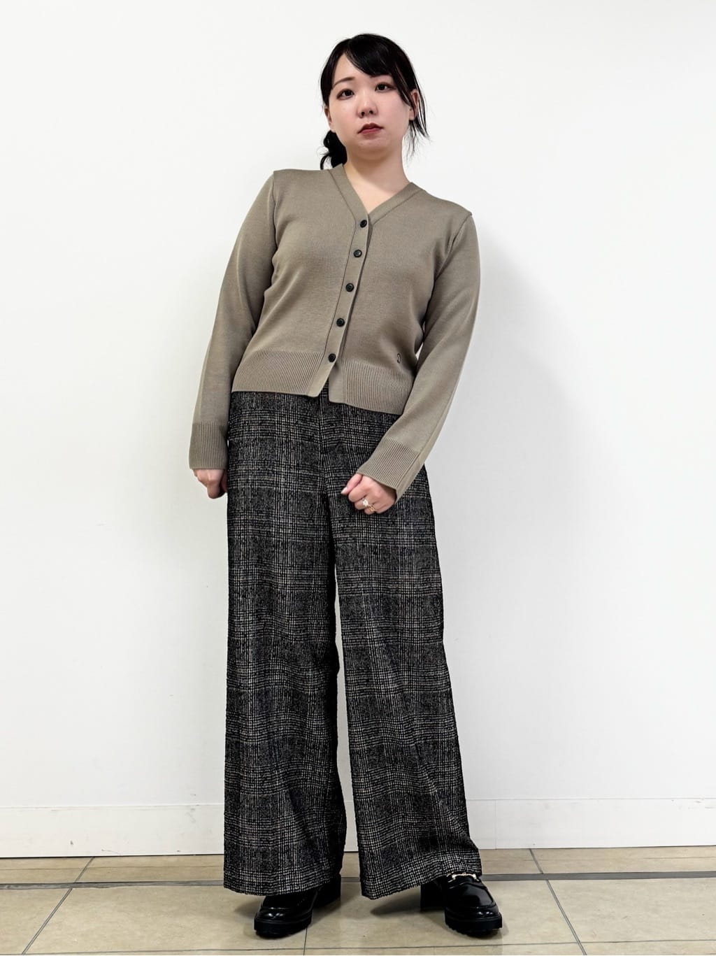 なかもとあきさんの「DRESSTERIOR｜ミラノリブカーディガン」を使ったコーディネート