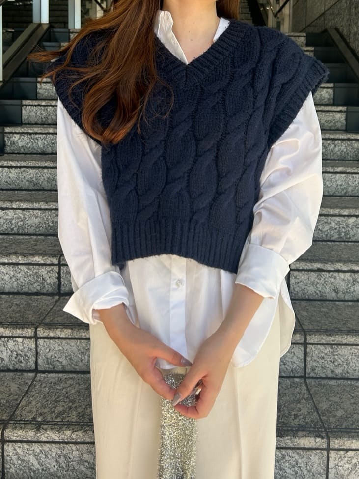 Risaさんの「OPAQUE.CLIP｜ポケット刺繍レギュラーカラーシャツ【洗濯機OK】」を使ったコーディネート
