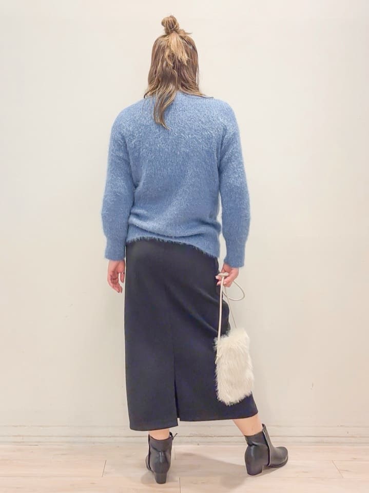 naoさんの「SHOO･LA･RUE｜キラキラバックストレッチブーツ」を使ったコーディネート