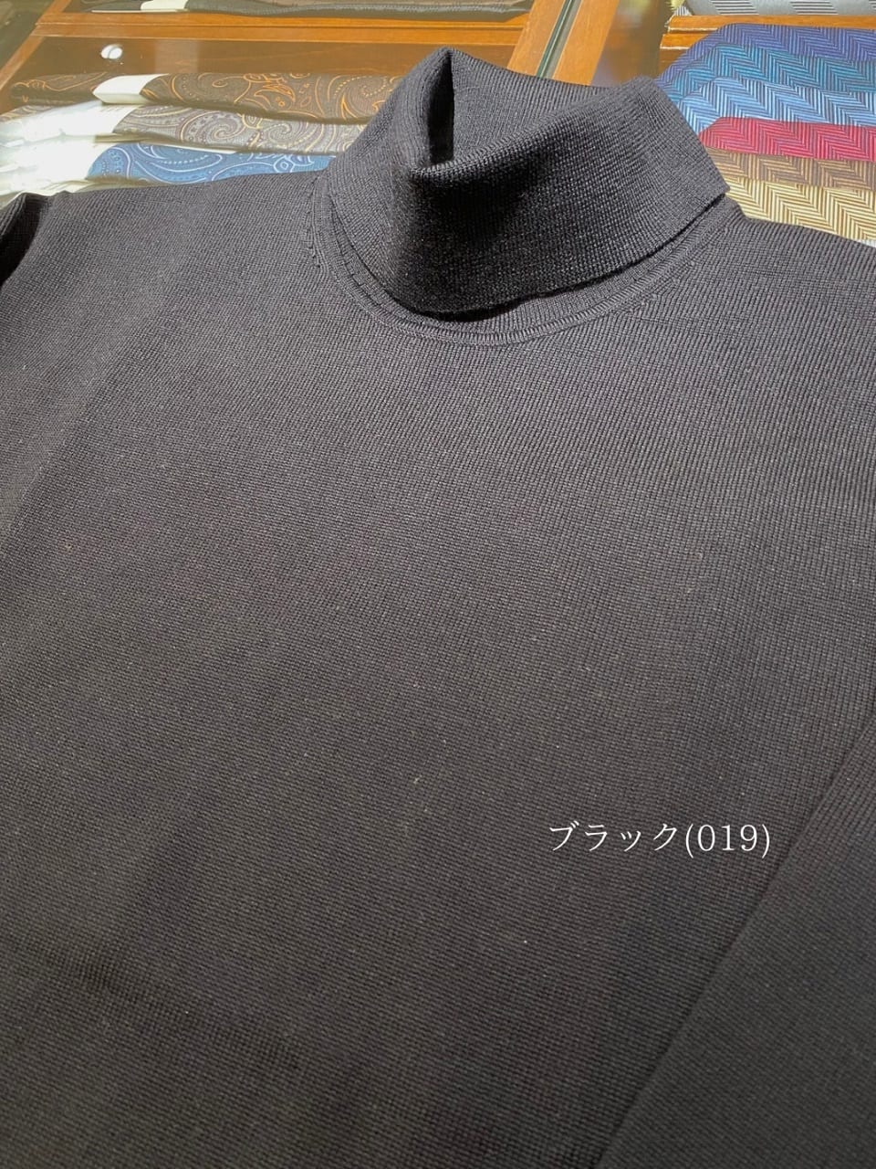 小南大和さんの「TAKEO KIKUCHI｜アンチピリング タートルネック ニット」を使ったコーディネート