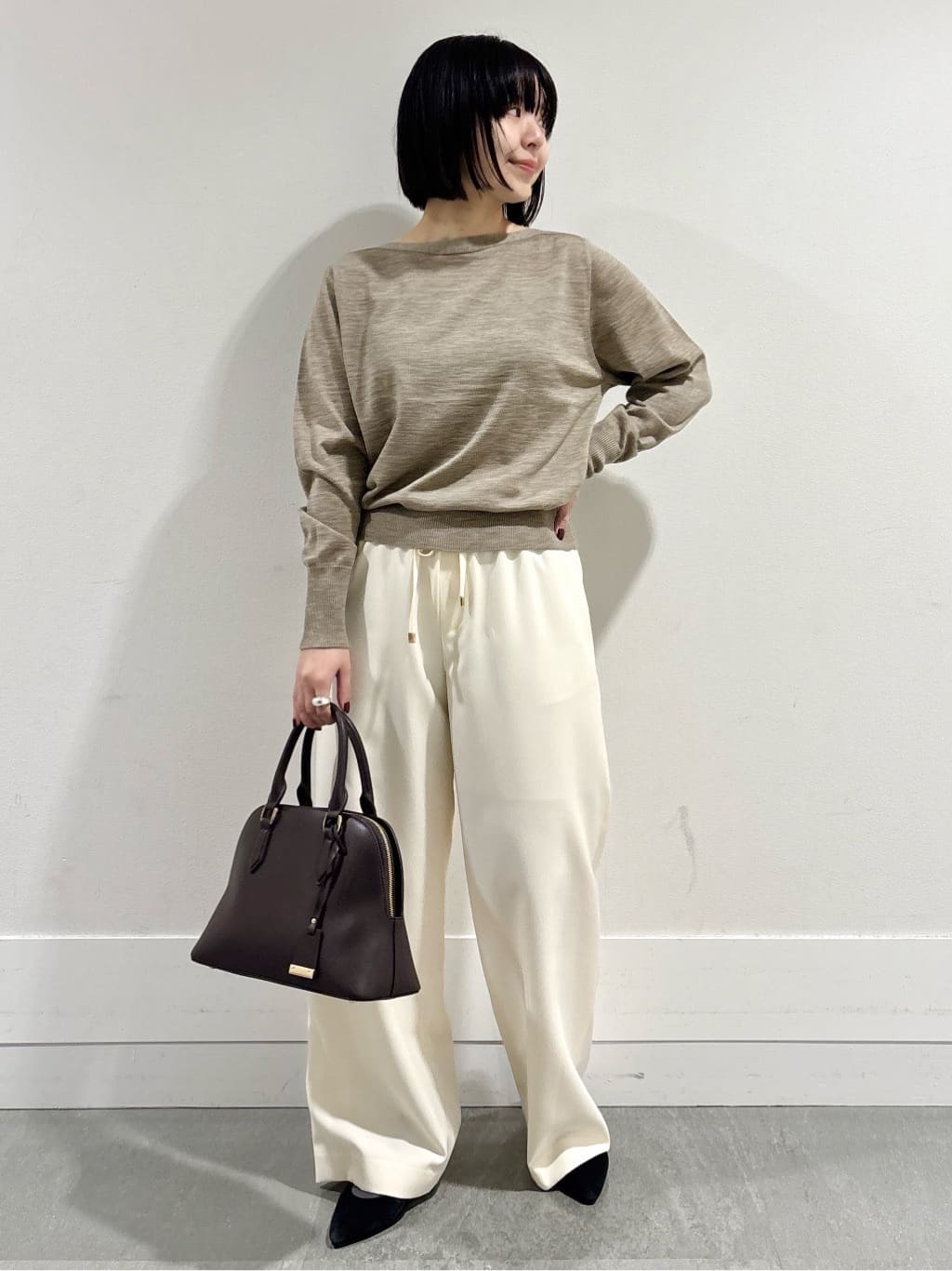 モエカさんの「UNTITLED｜【アンサンブル可/洗える】シルクウールカシミヤ ドルマンスリーブニット」を使ったコーディネート