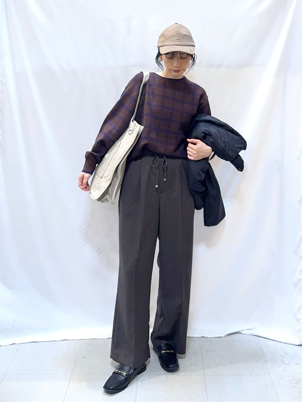 𝐇𝐢𝐫𝐨𝐦𝐢さんの「SHOO･LA･RUE｜【洗濯機可/撥水/リバーシブル】 ノーカラー中綿ブルゾン」を使ったコーディネート