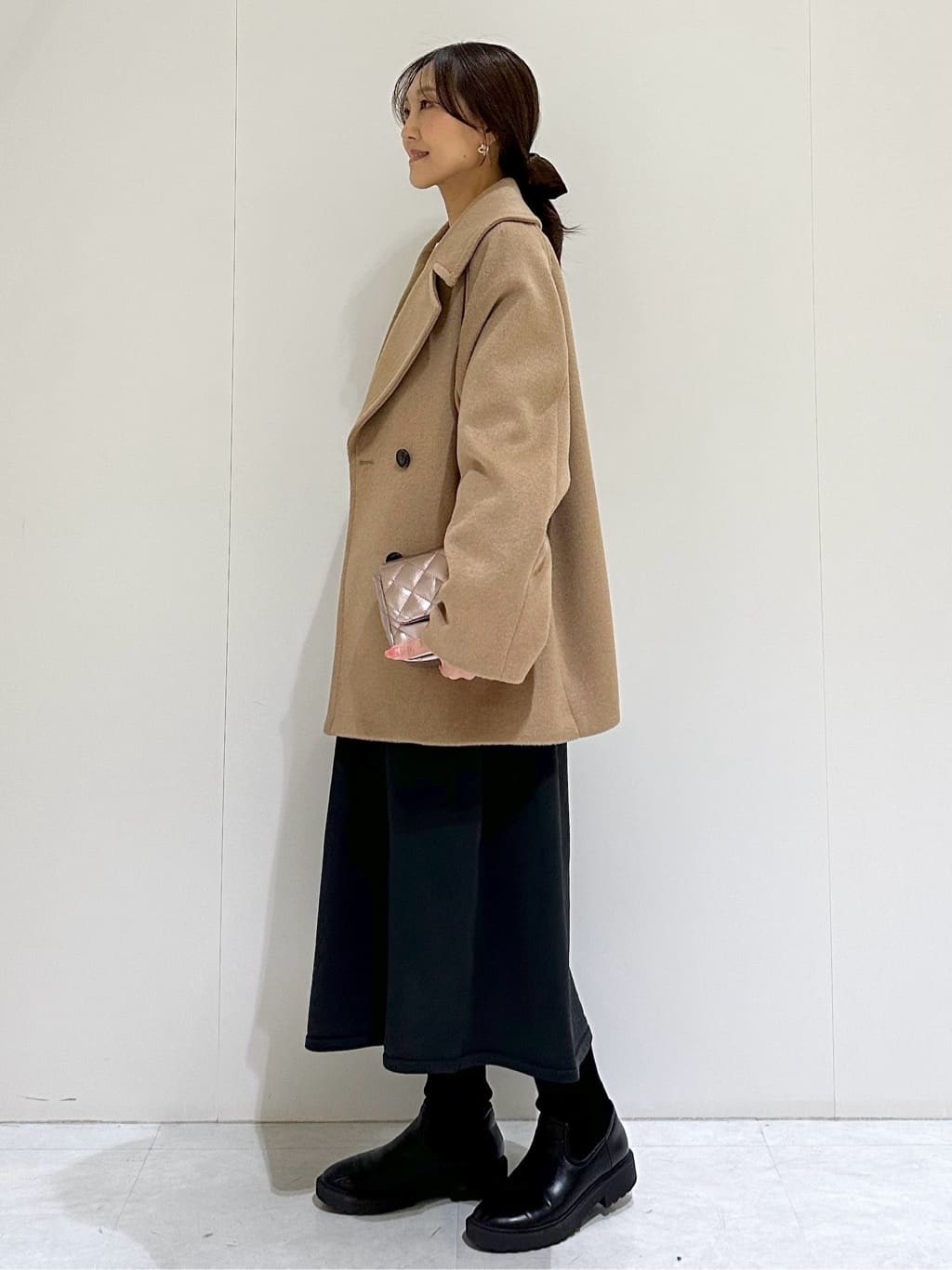 makiさんの「OPAQUE.CLIP｜カシミヤブレンドウールミドルピーコート」を使ったコーディネート