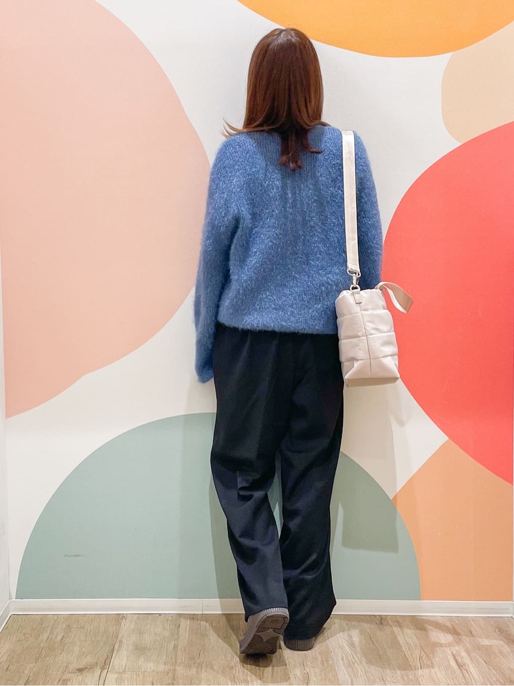 とまとさんの「SHOO･LA･RUE｜【洗濯機可/S-LL/高レビュー】上品シルエットで美しい イージーワイドパンツ」を使ったコーディネート