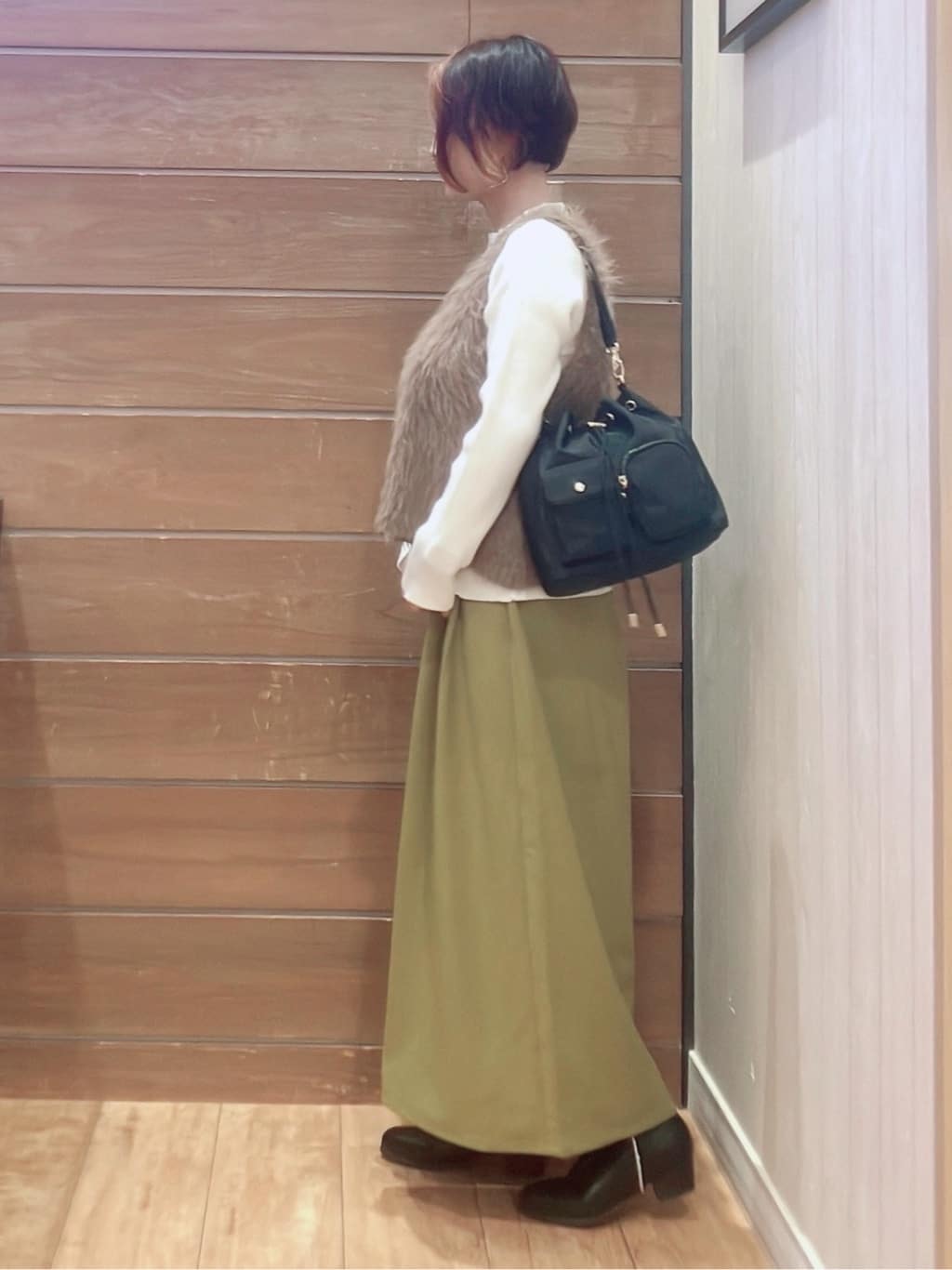 aaamiさんの「SHOO･LA･RUE｜【S-LL/2点セット】脚のラインを拾いにくい ベルト付きタックスカーチョパンツ」を使ったコーディネート