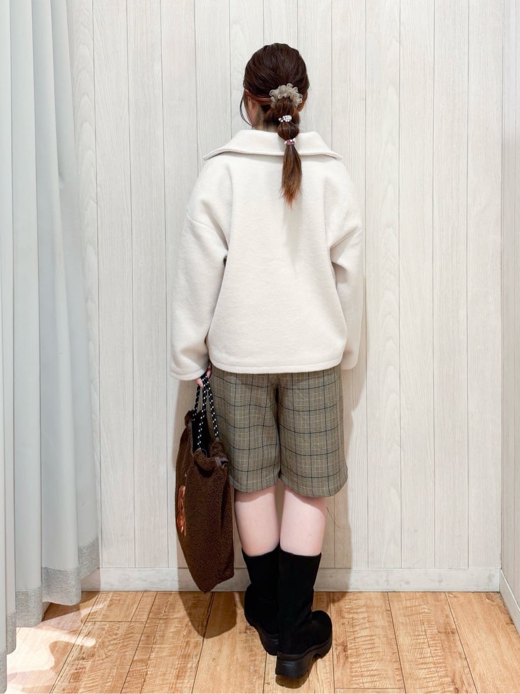 愛さんの「SHOO･LA･RUE｜【セットアップ可】チェック柄タックハーフパンツ」を使ったコーディネート