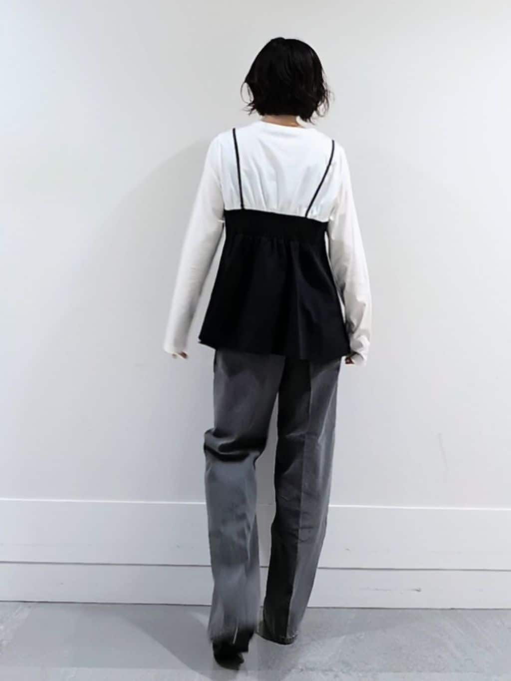 ミズタさんの「UNTITLED｜【洗える/ゆったりシルエット】ビスチェドッキング　プルオーバー」を使ったコーディネート