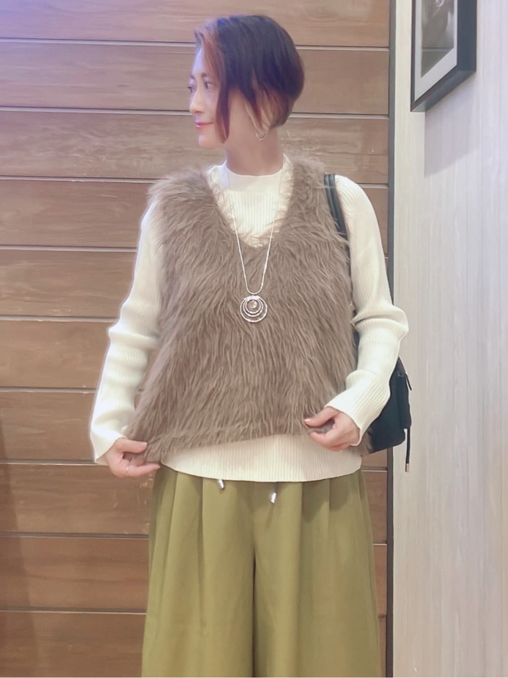 aaamiさんの「SHOO･LA･RUE｜【S-LL/2点セット】脚のラインを拾いにくい ベルト付きタックスカーチョパンツ」を使ったコーディネート