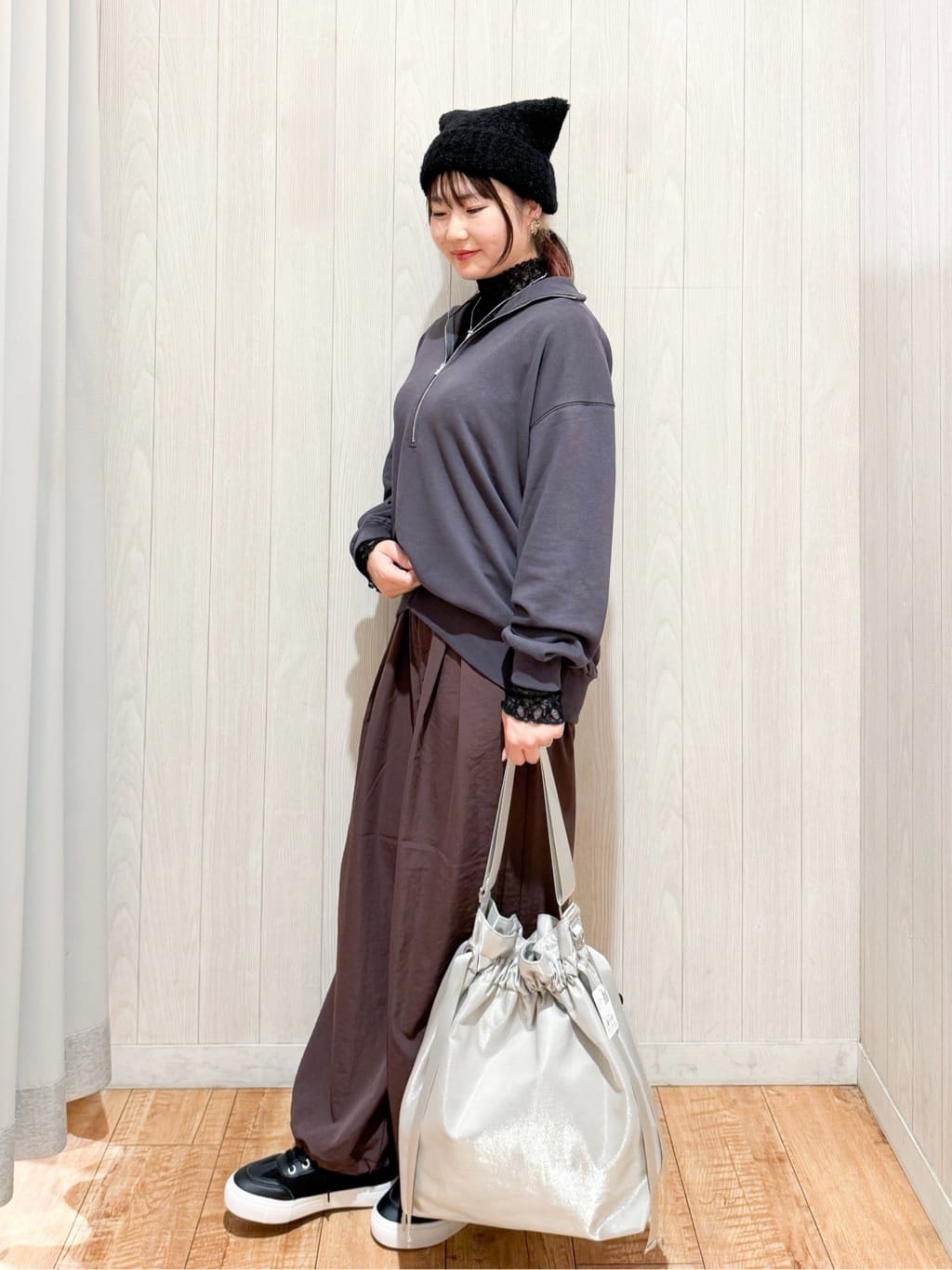 愛さんの「SHOO･LA･RUE｜【S-LL】上品なレースハイネックトップス」を使ったコーディネート